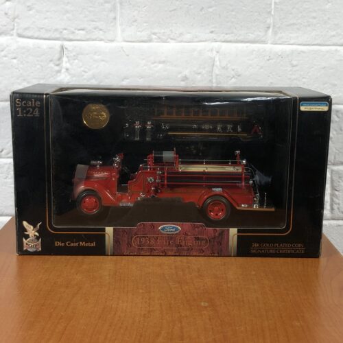 Road Signature 1938 Ford Fire Engine (1:24) ~ Official Licensed Product with Certificate of Authenticity
