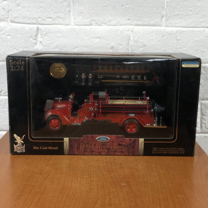 Road Signature 1938 Ford Fire Engine (1:24) ~ Official Licensed Product with Certificate of Authenticity