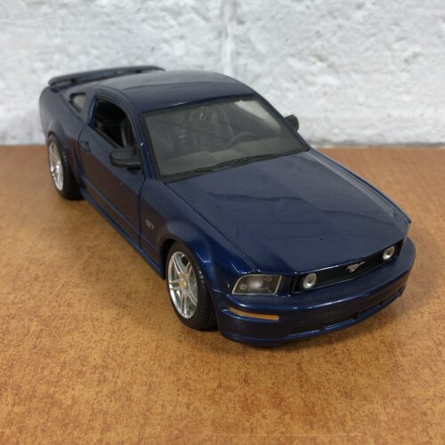 2006 Ford Mustang GT (1:24)