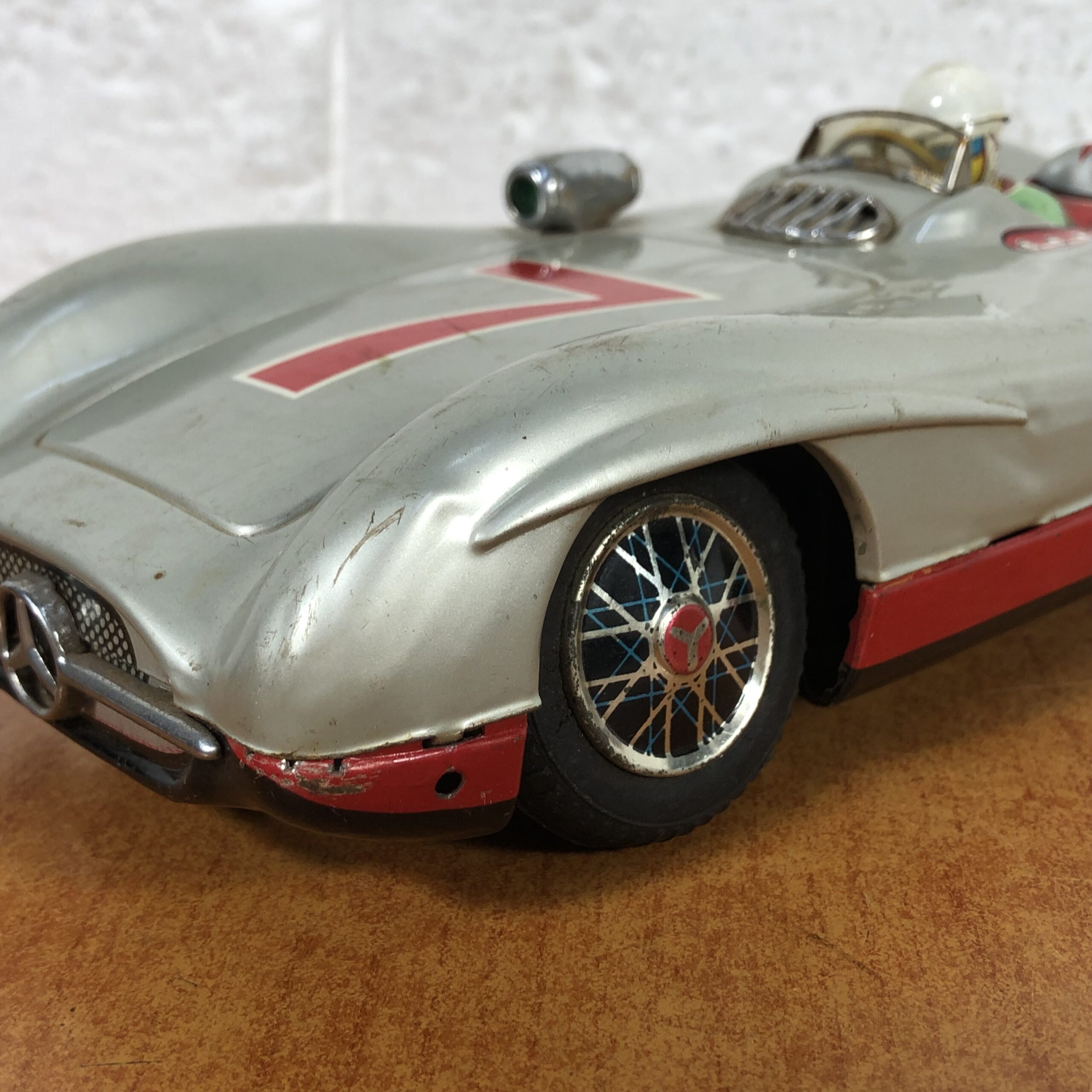 Vintage Mercedes-Benz "Silver Arrow" Battery-Operated Tin Toy (Made in Japan) - Image 6