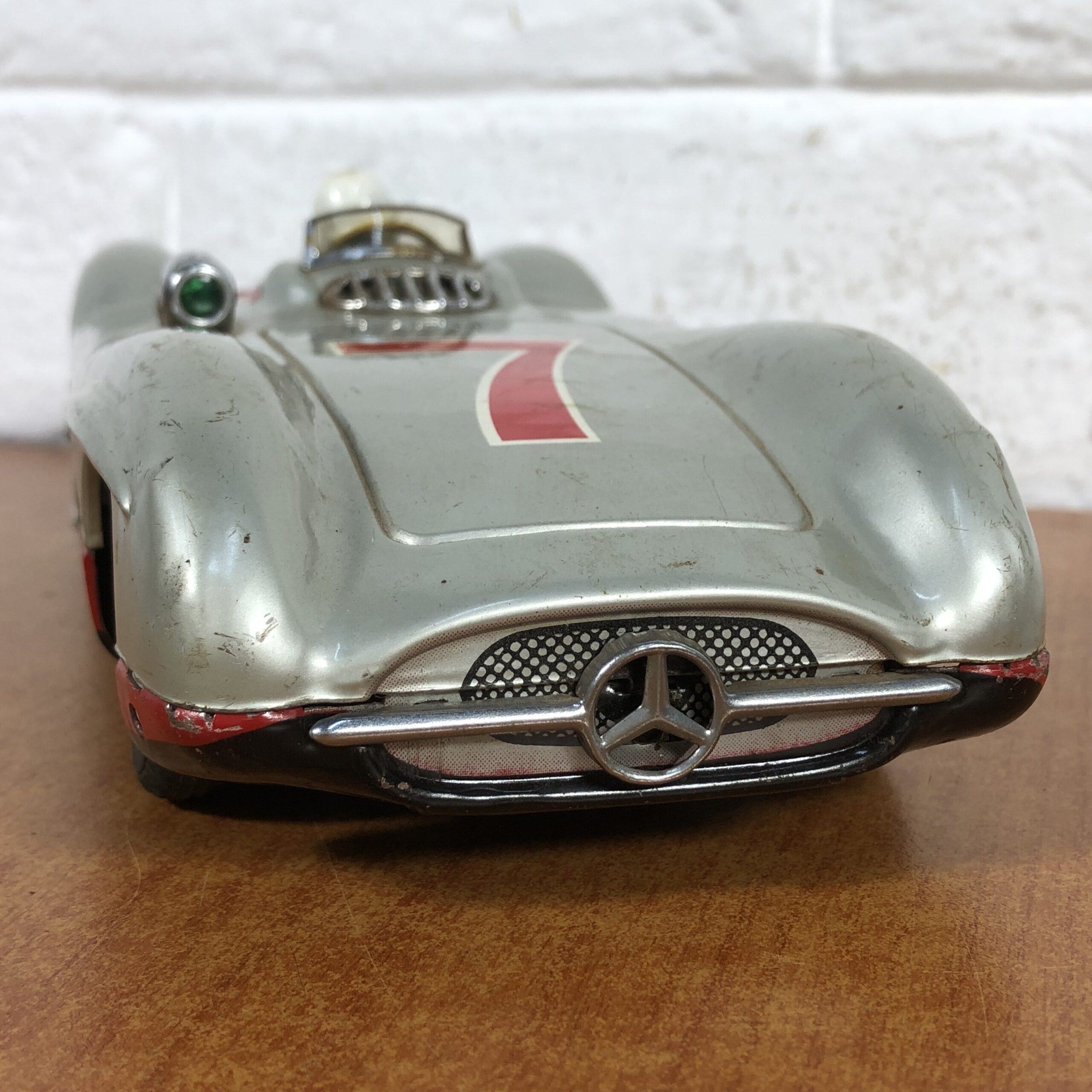 Vintage Mercedes-Benz "Silver Arrow" Battery-Operated Tin Toy (Made in Japan) - Image 4