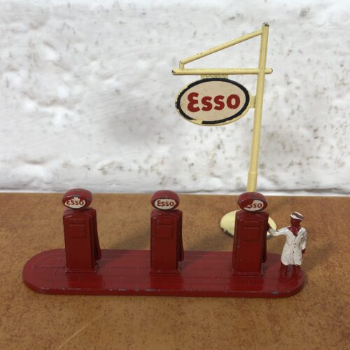 Dinky Toys ~ Esso Petrol Pump Station (Made in England)