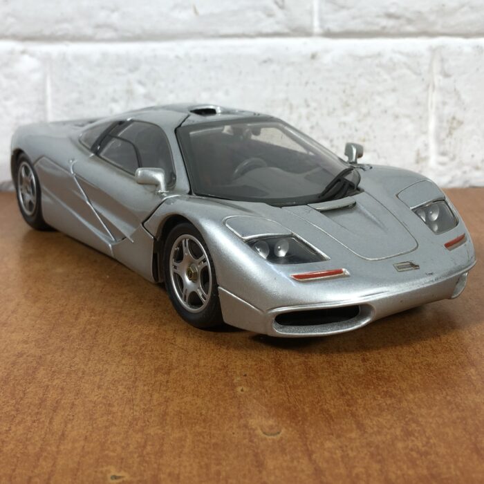 1993 McLaren  F1 (1:18)