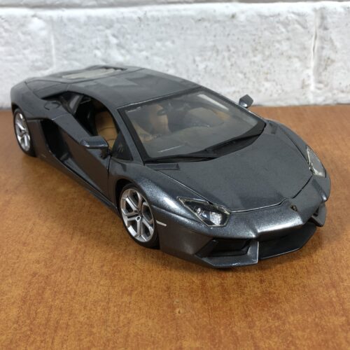 Lamborghini Aventador LP700-4 (1:18)