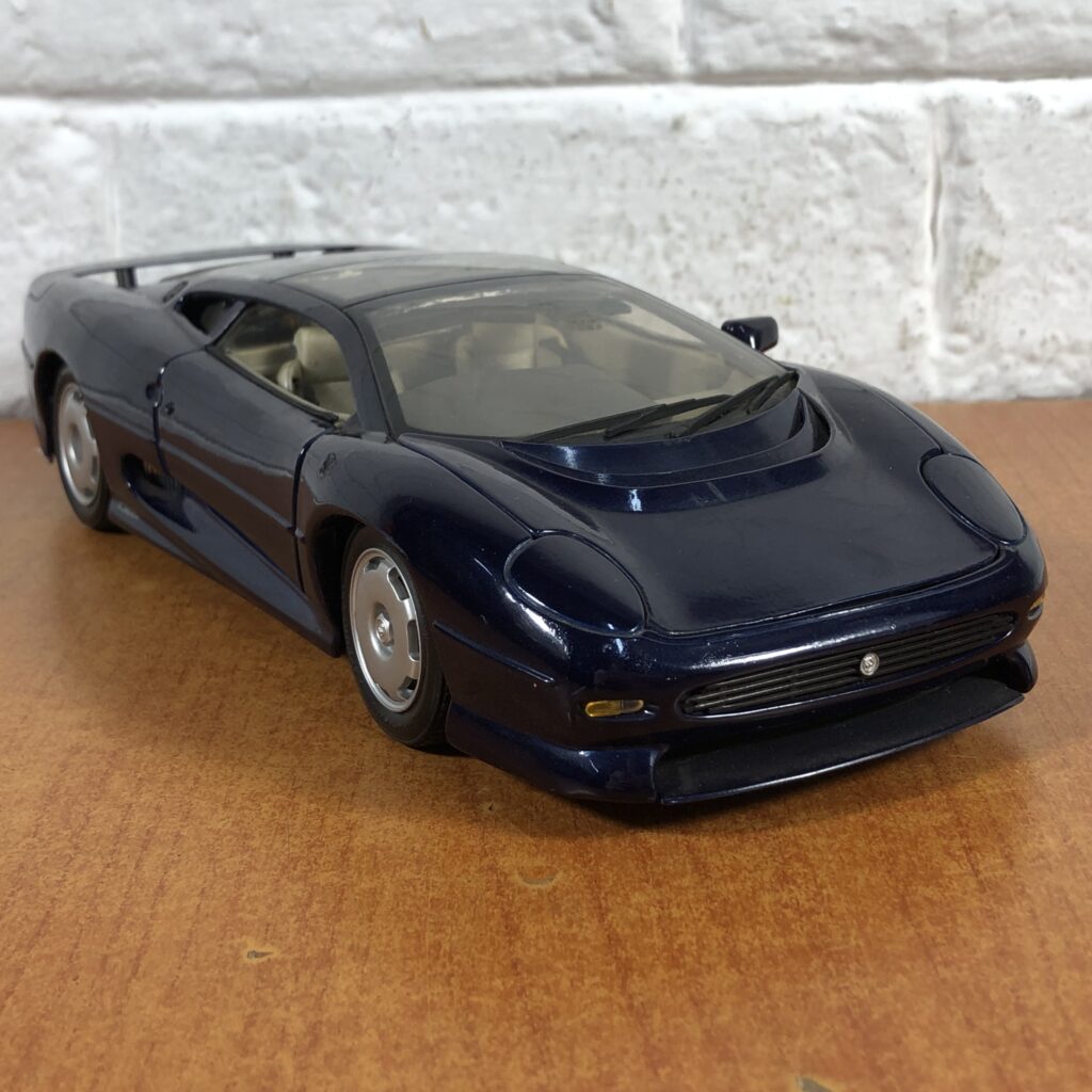 Jaguar XJ220 ~ Made In Thailand (1:18)