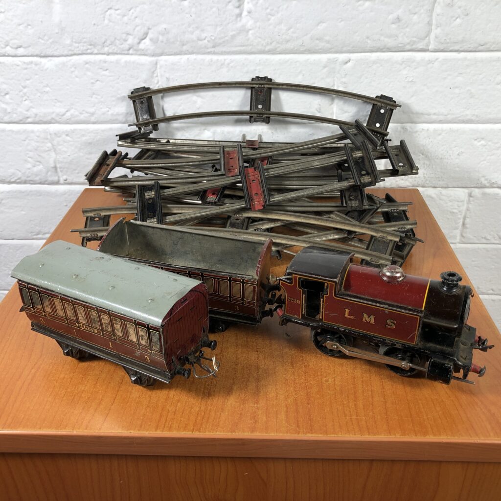 Vintage Hornby Tinplate O Gauge Locomotive Train Set (Made in England by Meccano)