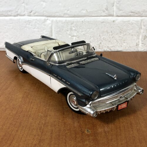 1957 Buick Roadmaster (1:18)