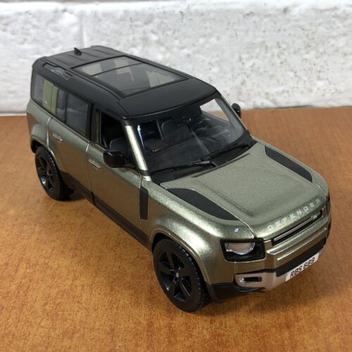Land Rover Defender 110 (1:25)