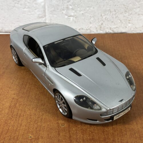 Aston Martin DB9 (1:18)